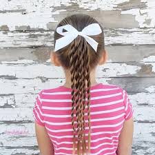 Un tutoriel facile pour une coiffure de disposition des idées de coiffures pour petite fille , faire toute seule cette coiffure simple pour votre. 20 Modeles De Coiffures Simples Pour Petites Filles Coiffure Petite Fille Images Coiffure Coiffure Fillette