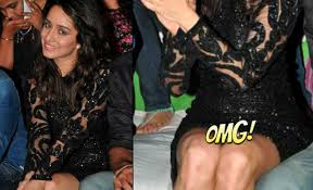 Priyanka chopra is the 'desi girl' of bollywood and is renowned for her desi and gorgeous avatars. Bollywood S Wardrobe Malfunctions Captured On Camera