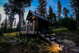 Perfect for a fly fishing group, exploring montana, or a getaway for friends and family, this four bedroom, 2 bath cabin sleeps up to 10. 11 Of The Most Secluded Montana Cabin Rentals Territory Supply