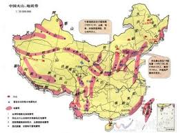 我国位于世界两大地震带――环太平洋地震带与欧亚地震带之间，受太平洋板块、印度板块和菲律宾海板块的挤压，地震断裂带十分活跃。 中国地震主要分布在五个区域： 台湾省 、西南地区、 西北地区 、华北地区、东南沿海地区和23条地震带上。 ä¸­å›½å››å¤§åœ°éœ‡å¸¦å'Œ23æ¡åœ°éœ‡å¸¦åˆ†å¸ƒå›¾è¯¦ç»†ä»‹ç» çŸ¿ä¸šç•Œ