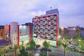 Tempat tersebut juga mengusung konsep wisata air, yang tentunya memiliki keseruan yang berbeda, gedung juang bekasi, yang berjarak 8,2 km, jika kamau ingin berwisata sejarah tempat ini cocok untuk kamu jadikan pilihan. Hom Hotel Tambun Booking Murah Mulai Rp370 000
