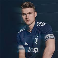 It's a very simple and plain look from this first picture, which is fitting if we take into account the rather wild home and third kits. Adidas Launch Juventus 20 21 Away Shirt Soccerbible