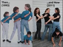 People Recreated Their Old Photos Years Later Before And After Photos Awkward Family Photos Then And Now Pictures Photo Recreation