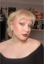 Drew Barrymore Short Bleach Bonde Hair