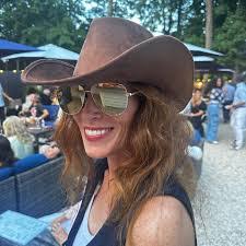 Isabel Rose's Instagram, Twitter & Facebook