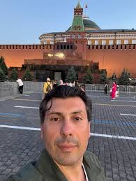Точки от снега Завершили все мысли В русском дневнике Я никогда не вел  дневников, не записывал событий и эмоций. Может потому, что всё и всегда  происходило очень быстро и времени на рефлексию