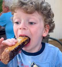 Do you remember your first cannoli? #jaggerskhy #pinkiesup #datenight  @inrivaeastfalls @teribenn