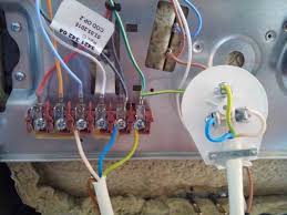 Beberapa splices dibuat di dalam kotak suis, untuk menyambung wayar tanah dan neutral yang tidak hentikan aliran tenaga elektrik semua sistem yang terlibat dalam sambungan sambung. Menyambung Oven 314167 Info