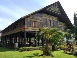 Rumoh aceh memiliki keunikan tersendiri seperti rumah adat lain, seperti bentuk, ciri khas, dan fakta. 5 Ruangan Yang Pasti Ada Di Rumah Adat Aceh Roomah Id