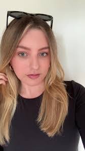 Kerri Bruce's Instagram, Twitter & Facebook