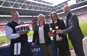 Die obergärige spezialität besticht durch ihren schlanken geschmack mit einer leicht malzigen note und. Schumacher Alt Wird Altbier Der Merkur Spiel Arena