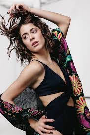 Tini nacio el 21 de marzo de 1997.tiene dieciseis pero antes de estar en violetta (adolesencia) recorrio el camino de la niñez ¿quieren. 49 Tini Stoessel Ideas Martina Stoessel Martina Celebrity Singers