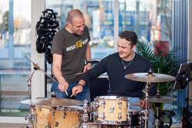De kroon vertegenwoordigde de heerschappij over de landen van de heilige hongaarse stefanskroon en kroont het schild van het wapen van hongarije. Roan Segers Freelance Drummer