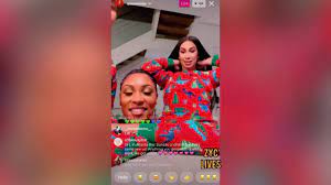 Queen Naija twerking on IG Live w/ Domi V and friends 