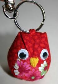 Tutoriels Et Modeles Faire Un Porte Clefs En Tissu Porte Clef Porte Cle Bijoux De Sac