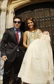 Así es como inmortalizaron paula echevarría (39 años) y david bustamante (35) su último beso de amor. David Bustamante Y Paula Echevarria Bautizan A Su Hija