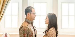 Sebelum menikah dengan bani maulana, lulu sempat membina rumah tangga dengan cucu mantan presiden soeharto, danny bimo hendro utomo. Danny Rukmana Mantan Suami Lulu Tobing Siap Menikah Lagi Dengan Pramugari Besok Kapanlagi Com