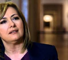 Depois de 18 anos! Fátima Campos Ferreira emocionada com o fim do 'Prós e  Contras'