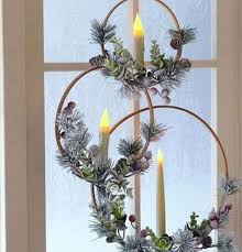 Couronne De Noel 50 Couronnes A Faire Soi Meme Ctendance Fr Couronne Noel Decoration Noel Deco Noel Maison