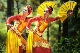 Selain tarian jawa barat, di blog ini sudah banyak juga ulasan seputar budaya jawa barat, ada lagu daerah jawa barat yang bisa anda baca guna mengenali musik tradisional jawa barat. 13 Tarian Tradisional Daerah Jawa Barat Blogsiana Com