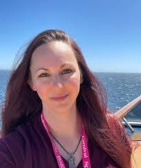 Lindsey Lockhart's Instagram, Twitter & Facebook