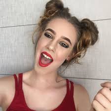 Crystal Sullivan (@Red_______Queen)