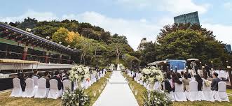 Have you found your perfect wedding venue but are now thinking you need some help with styling and decorating it? 39 Magical Wedding Venues In Korea To Suit Your Wedding Theme