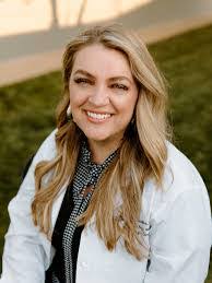 Stephanie Macklin's Instagram, Twitter & Facebook