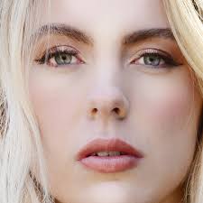 Happy New Year!! @abbisykes_ #Modellingportfolio #fashion #Beauty #NewYear  #maggiedeephotographer