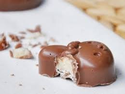 Chocolats Maison Fourres Au Chocolat Blanc Et Pralin Recette Ptitchef Recette Chocolat Maison Recette Chocolat Maison Recette Chocolat
