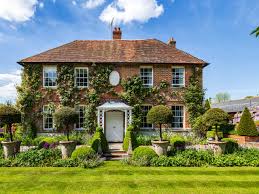 Inside the Hampshire Home of Beloved British Gardener and TV Personality Alan  Titchmarsh - Mansion Global