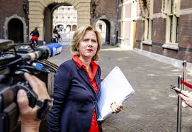 Dat maakt haar 57 jaar oud. Het Feyenoord Hoogtepunt Van Minister Cora Van Nieuwenhuizen Ik Was Schor Van Het Gillen Nieuwsjaar 2019 2020 Ad Nl