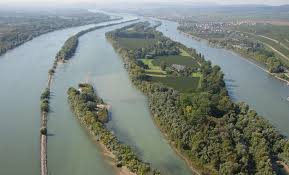 Various shots including aerial views of flood. Powodz W Holandii Pod Koniec Tego Tygodnia Wyleja 3 Rzeki Ren Waal I Ijssel