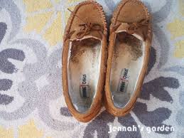 Start with using paper towels or washcloths to soak up moisture inside of your shoes. Cleaning The Inside Of Fleece Lined Shoes Or Slippers Slippers Womens Ugg Boots Shoes