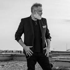 Discover top playlists and videos from your favorite artists on shazam! Acasa Damian Draghici