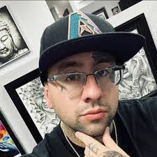 Danielle Gravley's Instagram, Twitter & Facebook