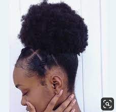 Canities, « blancheur des cheveux », terme apparenté au mot chenu) est le blanchissement des poils et des cheveux qui survient au cours de l'existence, dont la forme universelle est le grisonnement puis le blanchissement de la chevelure. Coiffure Du Jour Pour Les Belles Naturelles Idee Coiffure Cheveux Crepus Coiffure Cheveux Naturels Cheveux Naturels