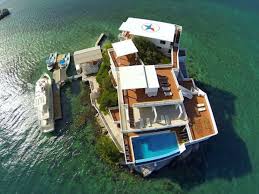 إنى أسكن وسط الماء منازل وفيلات فوق وتحت البحر صور اليوم السابع