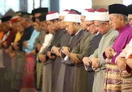Saya sokong bhwa budaya kerja cermelang boleh menjana kemajuan negara kerana budaya kerja melambangkan identiti masyarakat melaysia dan ia perlu dipupuk dri kecil agar mereka. Berita Harian Twitter àªªàª° Perdana Menteri Tun Dr Mahathir Mohamad Menunaikan Solat Sunat Aidilfitri Yang Di Imamkan Oleh Imam Besar Masjid Negara Tan Sri Syaikh Ismail Muhammad Di Masjid Negara Foto