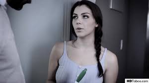 Poor maid gets by her wealthy client - XNXX.COM