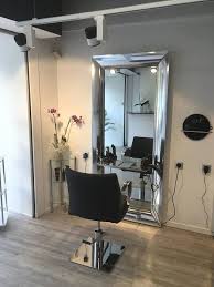 Excellent salon de coiffure propre et accueillant. Decoration Salon De Coiffure Homme 2020 Interior De Salao De Beleza Interiores Decoracao De Estudio