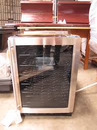 Digital thermostat controls for easy operation. Vissani Electric Wine Cooler Model Mcwc50dst Ontario Ca Appt Only Property Room