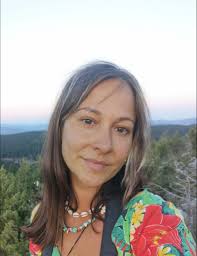 Hello everyone, I'm 25 and i'm currently the manager of the dive Xtreme ice  diving centre in the French Alps and I'm actively looking for my next  season. I am available from