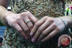 Pemakaian cincin tunangan ini berkaitan erat dengan sejarah dan tradisi. Perhatikan Hal Ini Saat Beli Cincin Kawin Antara News