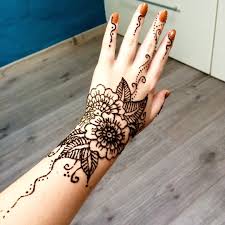 If you want to prolong your tattoo's life, you can take a few extra steps before and after application to keep your. How Long Do Henna Tattoos Last 50 Inspirational Designs Henna Tattoo Designs Henna Tattoo Henna Tattoo Kit