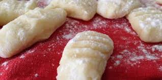 Gnocchis Della Mamma Gnocchis Maison A Base De Pommes De Terre Recettes Recette En 2020 Recette Gnocchi Recettes De Cuisine Recette