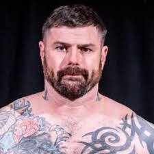 Andy Locker's Instagram, Twitter & Facebook