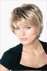 A pixie cut is a very short wispy hairstyle that can be textured and razored, and is short on the back and sides and usually longer on the top. Epingle Sur Frisuren Mittellanges Haar