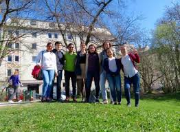 Macaristan'da ilk üniversite 600 yıl önce kurulmuştur. Almanca Hayat Ve Seyahat