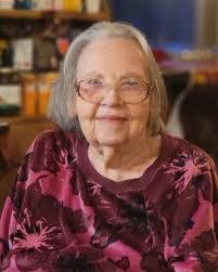 Caroline Batten's Instagram, Twitter & Facebook